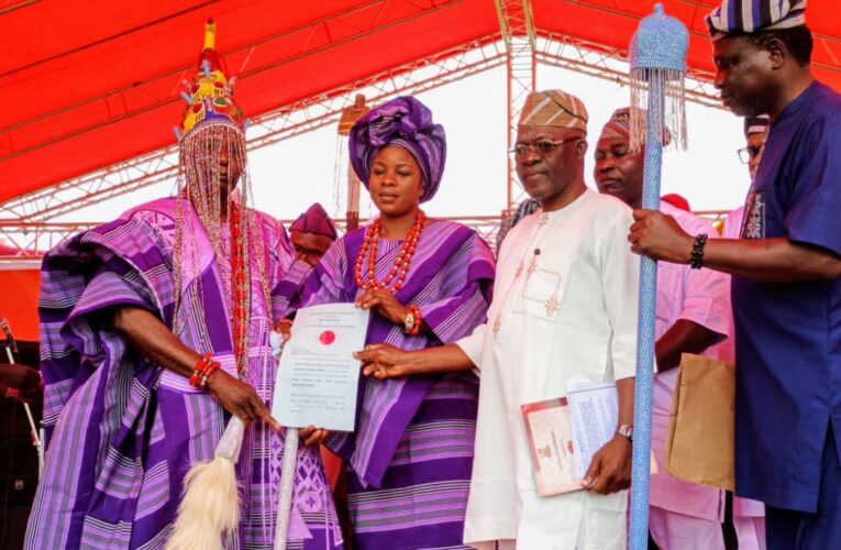 Makinde Confers Beaded Crown, Presents Instruments of Office to New Oniro of Komu