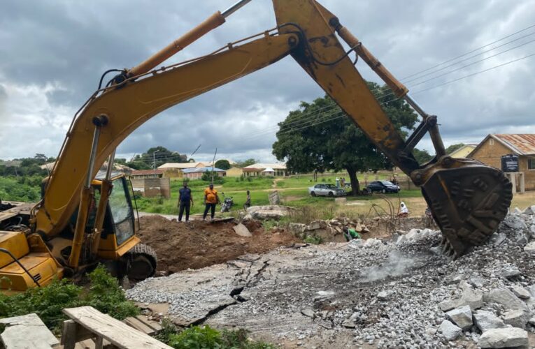 Olayanju Flags Off Jelenke Bridge Reconstruction, Lists 20 Achievements in Olorunsogo