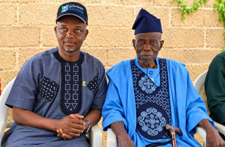 Ona-Ara LG Chairman, Glorious, Leads Delegation To Celebrate Baba Oyadiran At 91