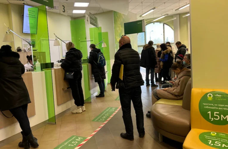 Russians Withdraw Record Cash Amid Fears Of Deposit Freeze To Fund Ukraine War