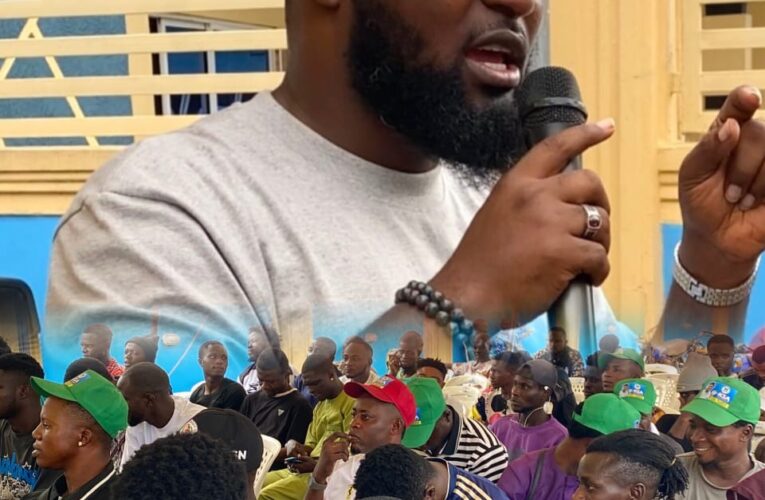 Makinde/Adekanmbi Youth Team Takes Campaign To Elebu, Gets Massive Turnout