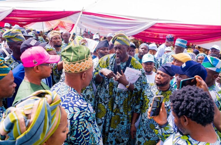 Oyo APM Guber Candidate, Bimbo Adekanmbi Makes Triumphant Homecoming to Iseyin at 2026 Ekunle Day, Pledges ₦5m, Bridge Reconstruction