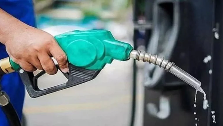 Petrol Rises to N1,395/Litre as Dangote Refinery Raises Gantry Price to N1,350