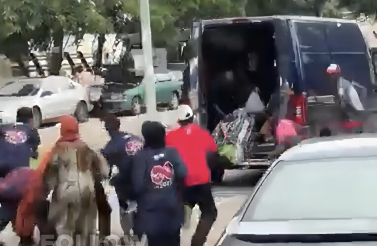 VIDEO: Hungry Nigerians Chase APC Campaign Bus Distributing Bread and Rice