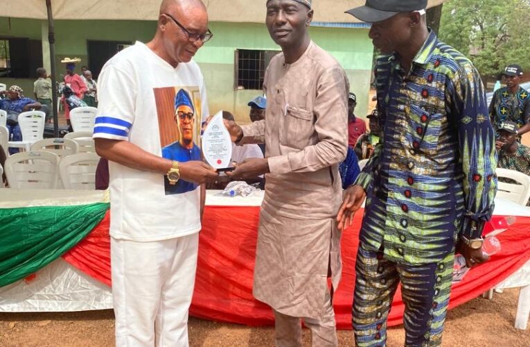 Oyo NUT Honours Deputy Gov’s Aide, Kunle Sanni With Prestigious Award
