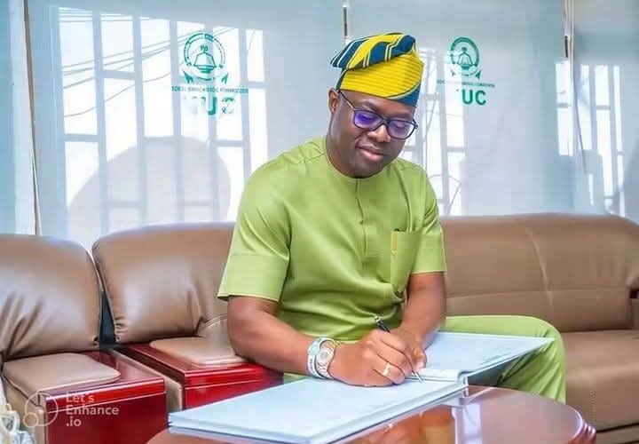 Makinde Approves Over 400 Percent Salary Increase For LAUTECH Teaching Hospital Cleaners