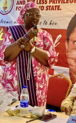 Oyo Deputy Gov’s Wife, Ajibola Lawal, Presents Grants, Loans, Food Items, Health Support To Over 500 Widows, Less Privileged