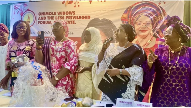 Oyo Deputy Gov’s Wife, Ajibola Lawal, Presents Grants, Loans, Food Items, Health Support To Over 500 Widows, Less Privileged