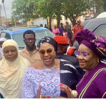 Oyo Deputy Gov’s Wife, Ajibola Lawal, Presents Grants, Loans, Food Items, Health Support To Over 500 Widows, Less Privileged